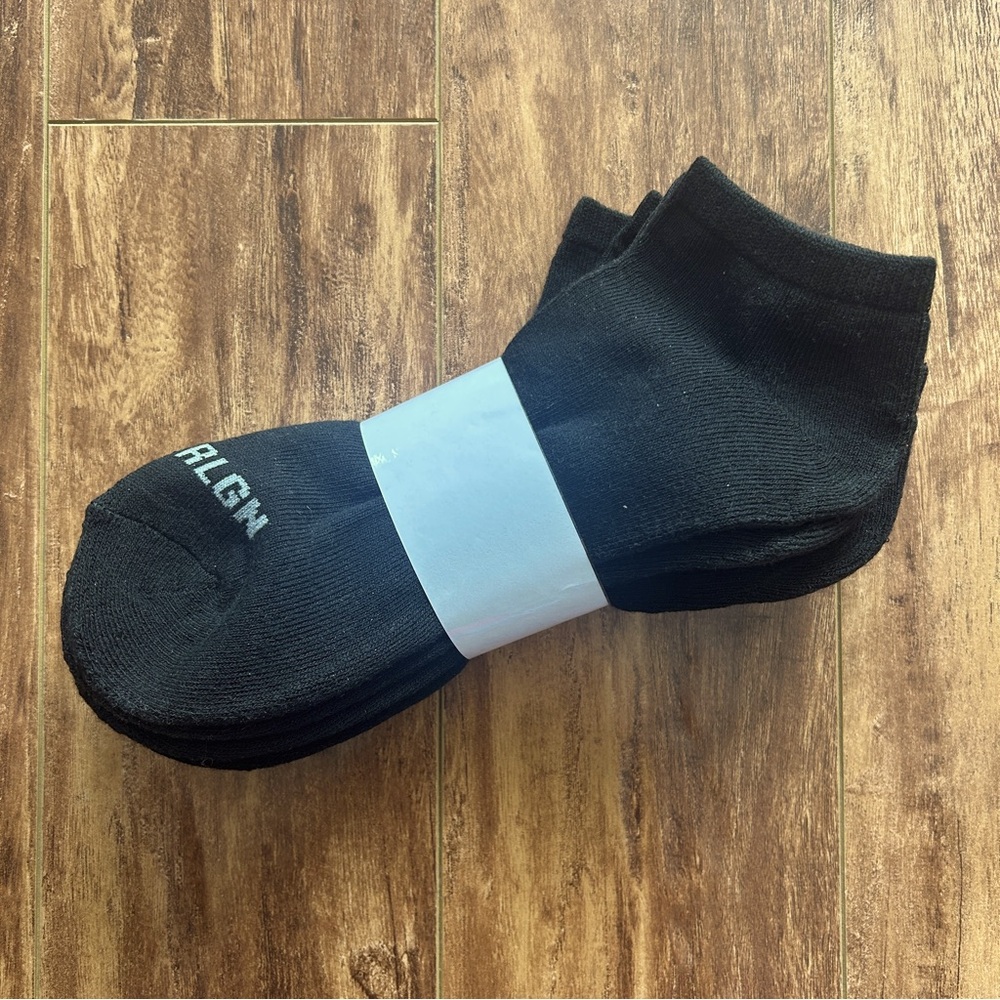 NWOT 4 pairs True Religion men's ankle socks pack set black grey gray